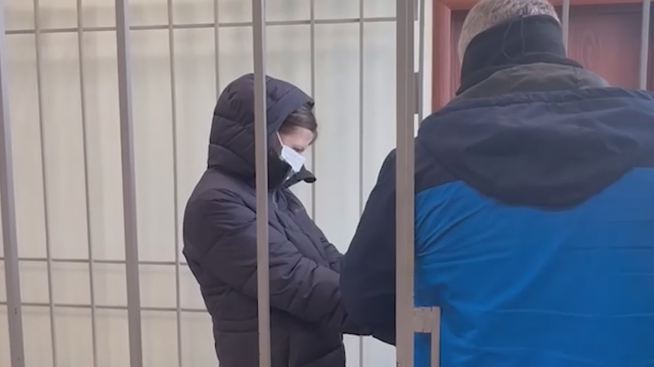 Суд арестовал мать, обвиняемую в убийстве троих детей в Красноярском крае