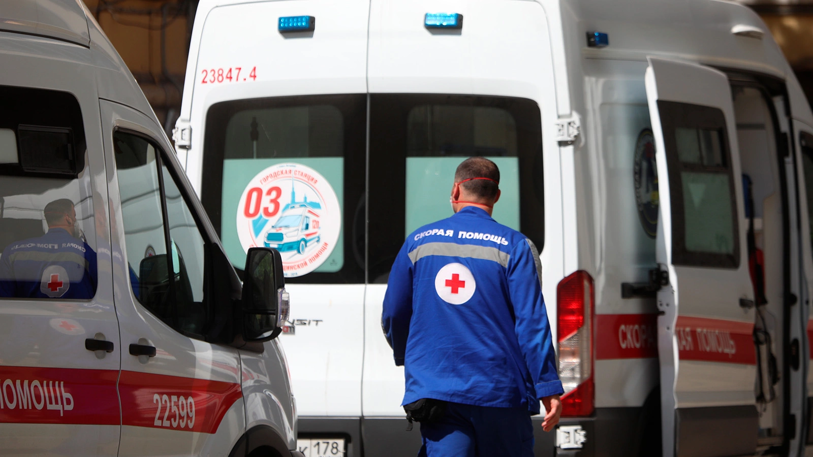 В Новгородской области девушка погибла от удара током во время прогулки