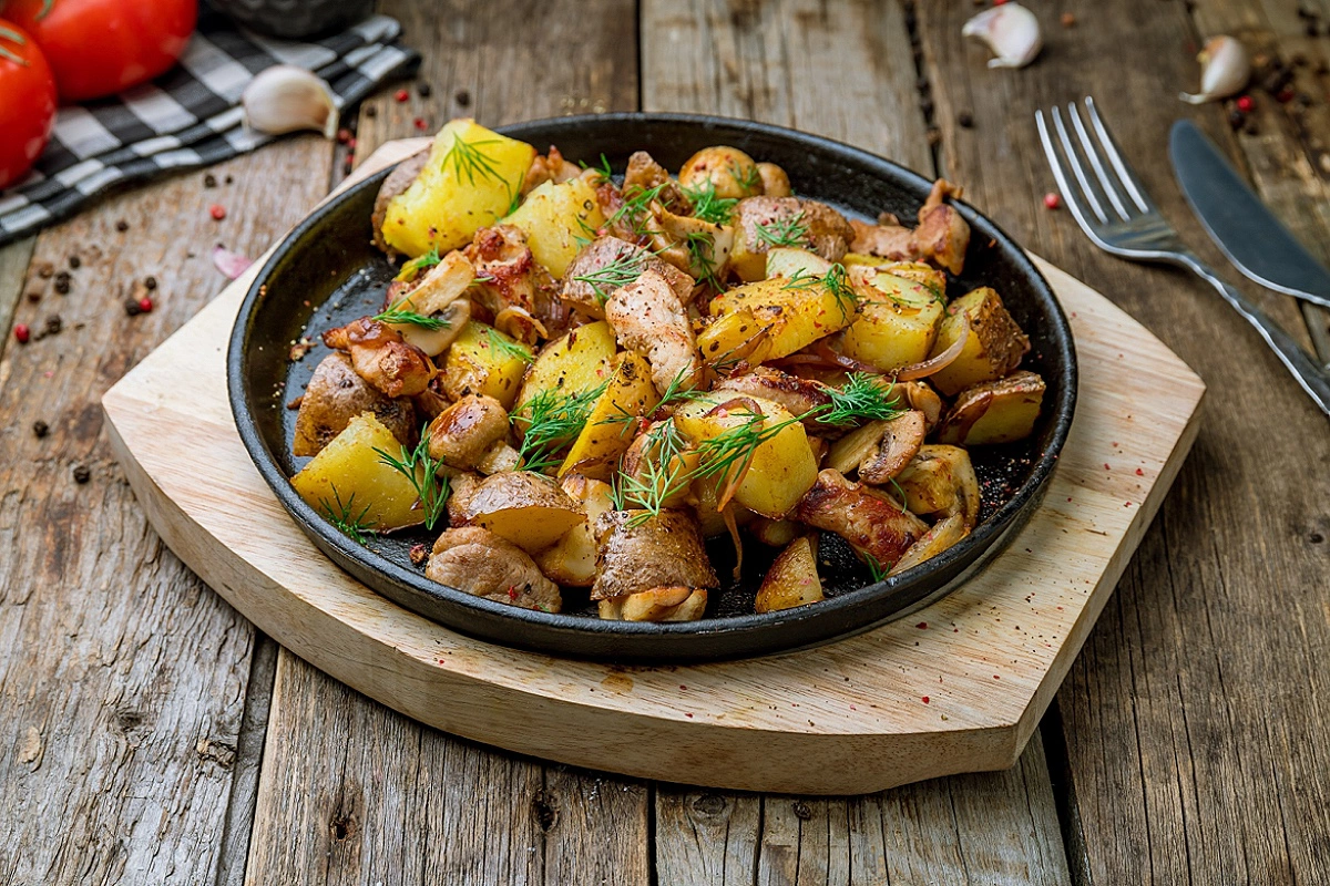 Жареные грибы с картошкой