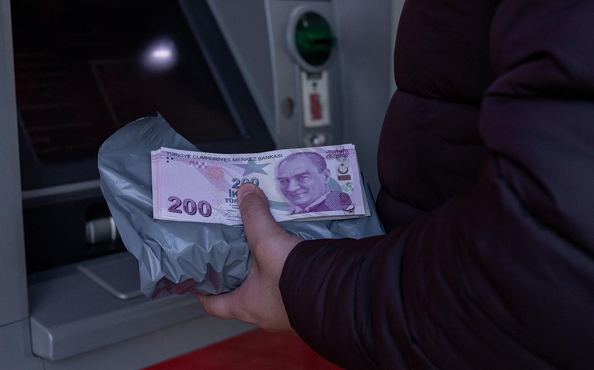 В Турции ограничили снятие наличных ночью из-за мошенников