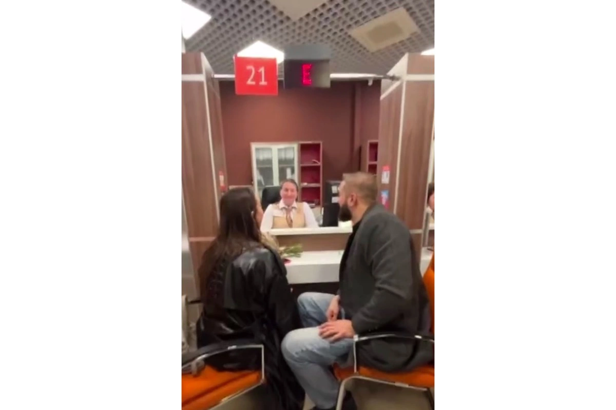 Роспись Натальи Фриске с избранником в МФЦ