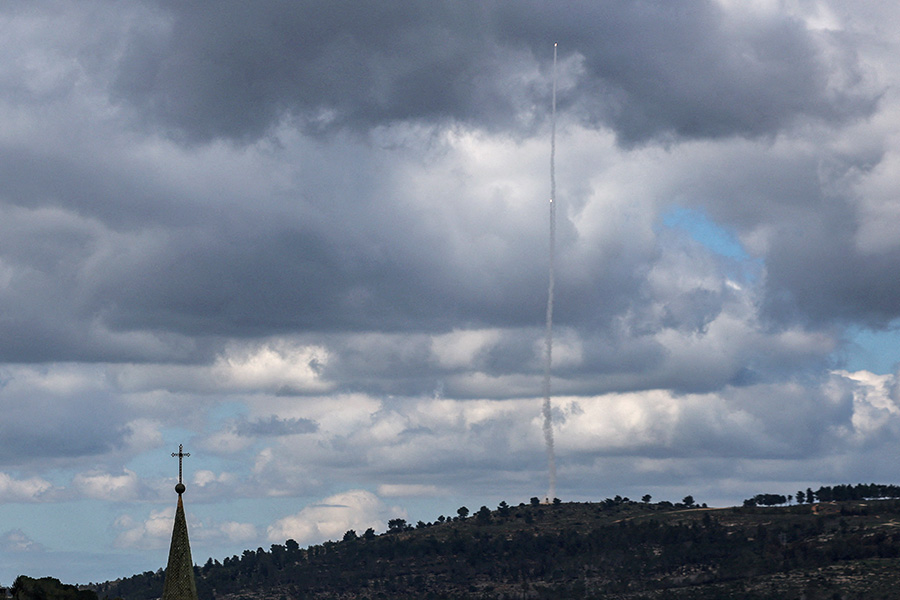 Взрывы прозвучали и в Иерусалиме.  На фото: работа системы противовоздушной обороны Израиля.