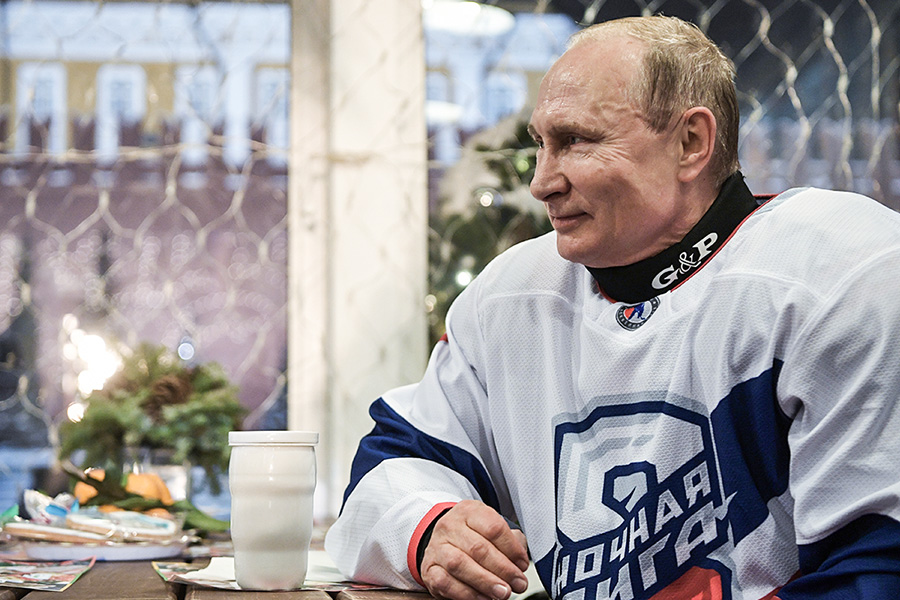 Глава государства неоднократно принимал участие в матчах &laquo;Ночной хоккейной лиги&raquo;. На фото: президент России Владимир Путин