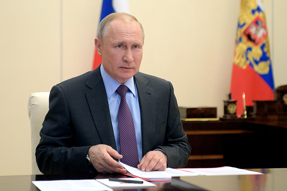 Президент России Владимир Путин в Ново-Огарево проводит совещание с постоянными членами Совета безопаснсти РФ в режиме видеоконференции