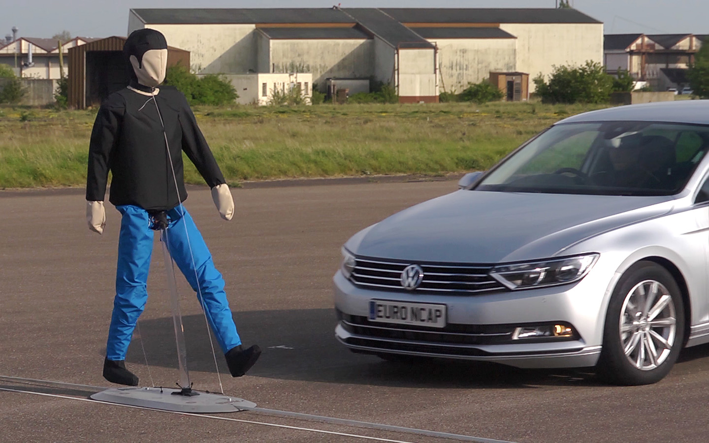 Системы, образующие ADAS, сегодня могут помочь предотвратить наезд на пешеходов и велосипедистов