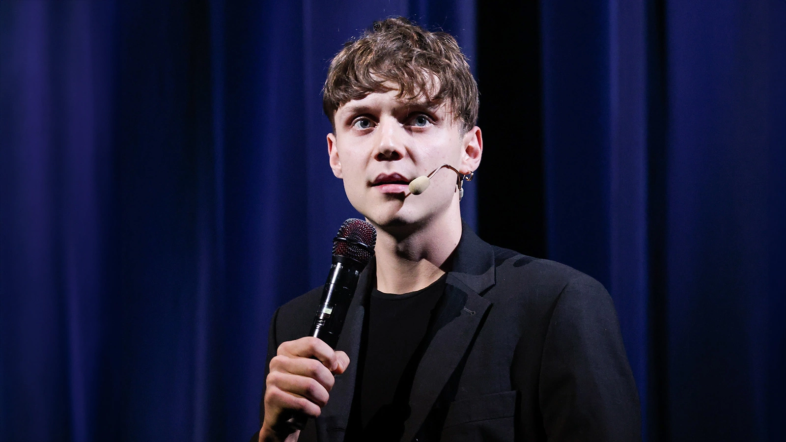 Певец Ваня Дмитриенко