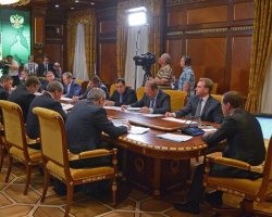 Путь выхода из кризиса: Дмитрий Медведев обсудил с Андреем Бочаровым вопросы федеральной поддержки региона
