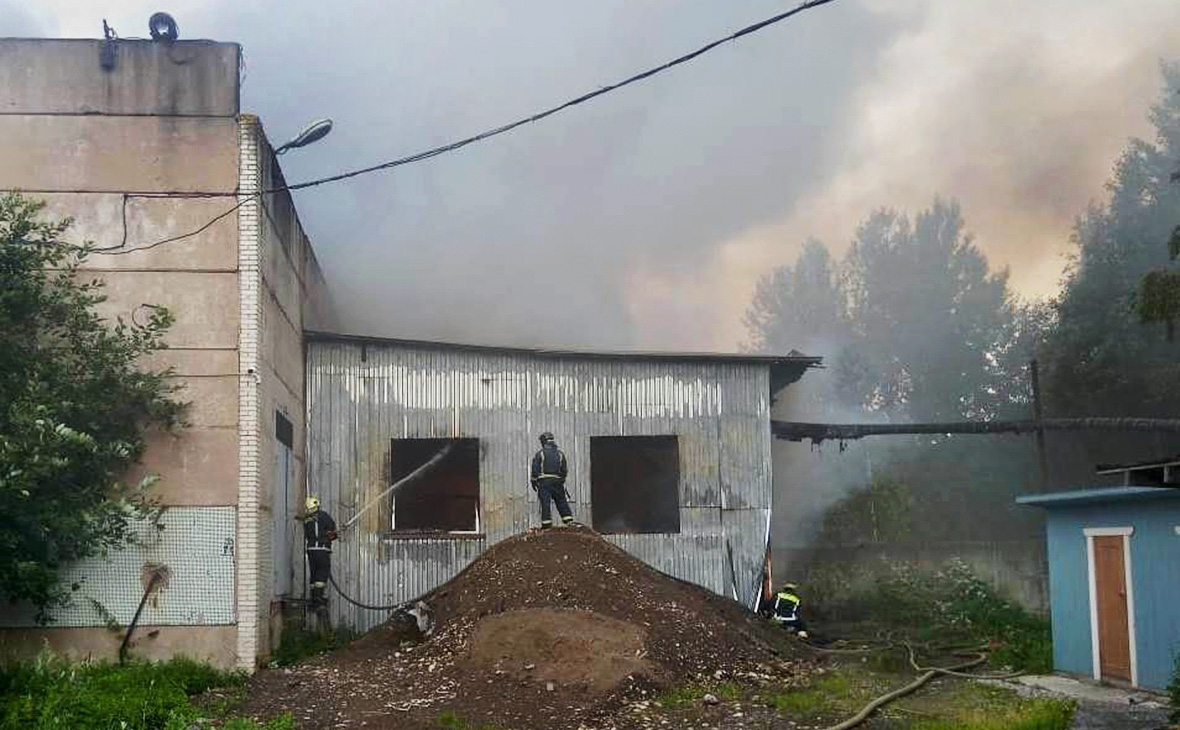 Площадь пожара на предприятии в Санкт-Петербурге выросла вдвое — РБК