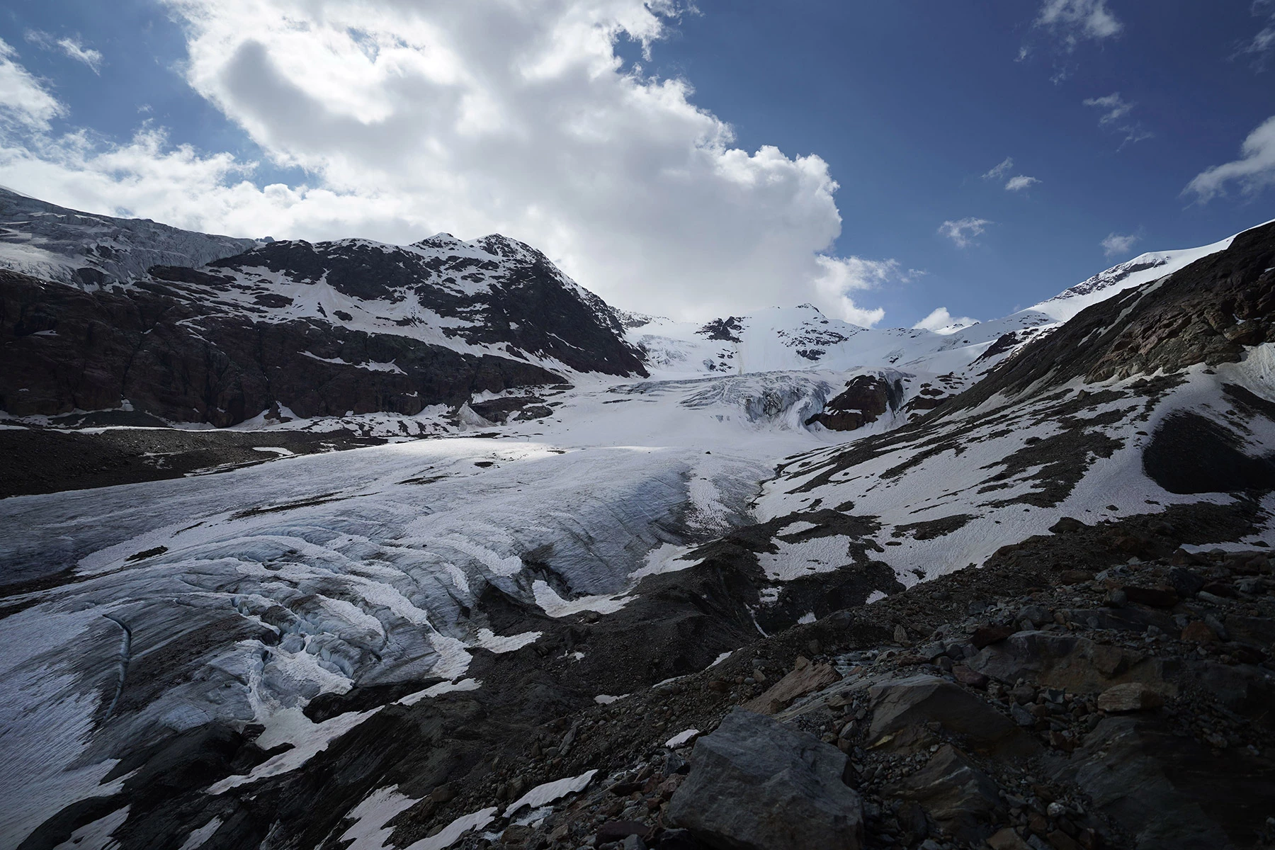 <p>Самый крупный ледник Италии под названием Форни с середины XIX века потерял около 10 кв. км льда, или половину своей площади</p>