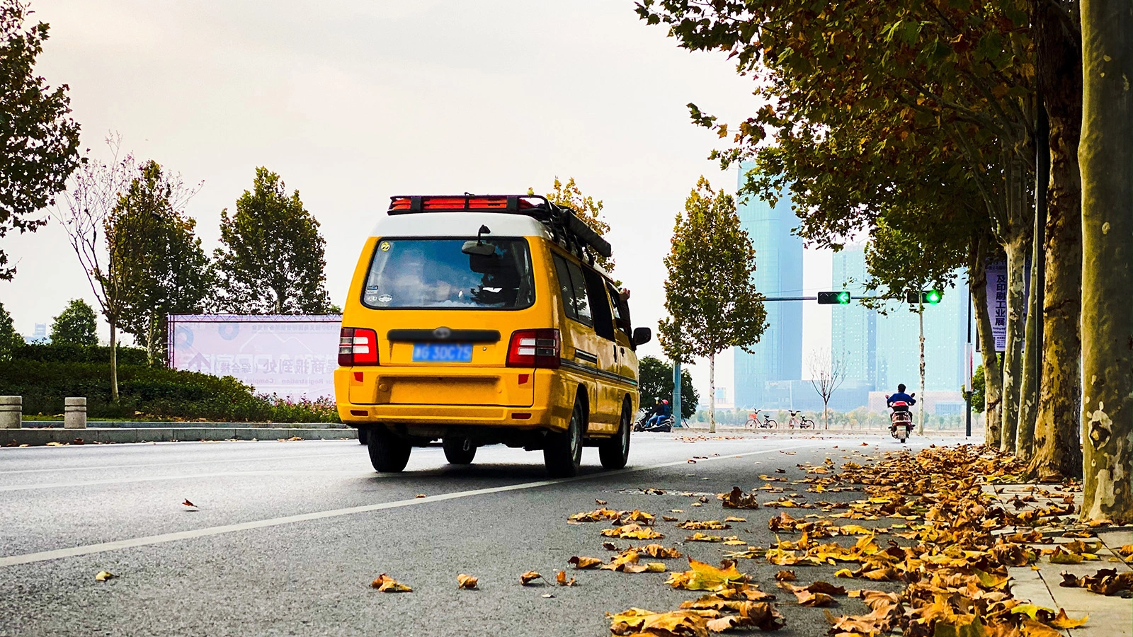 Пожилая пара из Китая рассказала о путешествиях по стране на фургоне