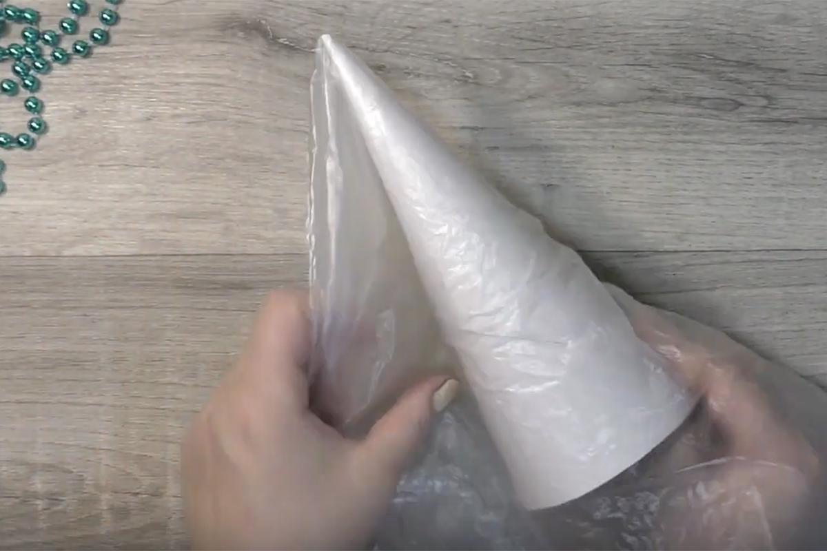 Как сделать новогоднего гнома из ниток