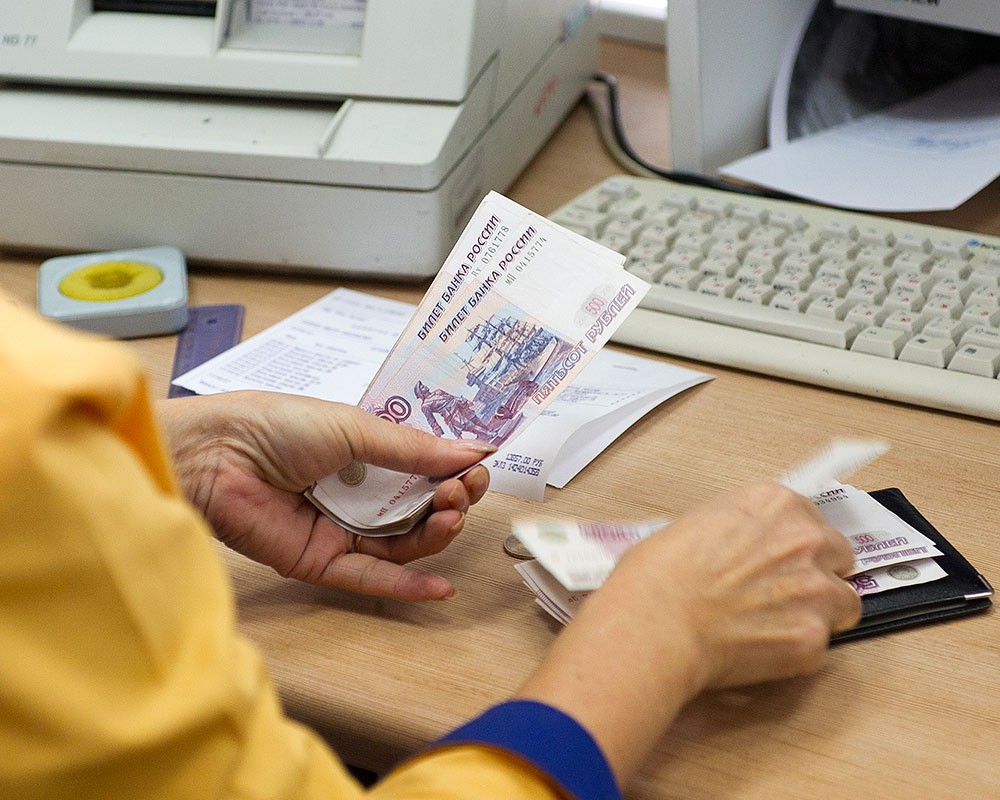 Выдача пенсии в одном из отделений "Почты России"
