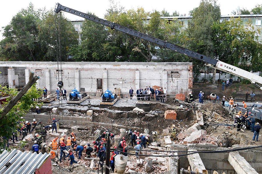 Стена двухэтажного здания на улице Ударная в Новосибирске обрушилась в среду около полудня по местному времени (около 08:00 мск). Строение было на реконструкции
