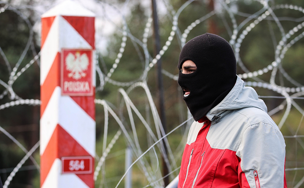 Литва одобрила введение чрезвычайного положения на границе с Белоруссией"/>













