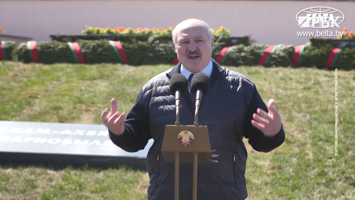 Лукашенко назвал причину, по которой белорусы не «ходят голытьбой»