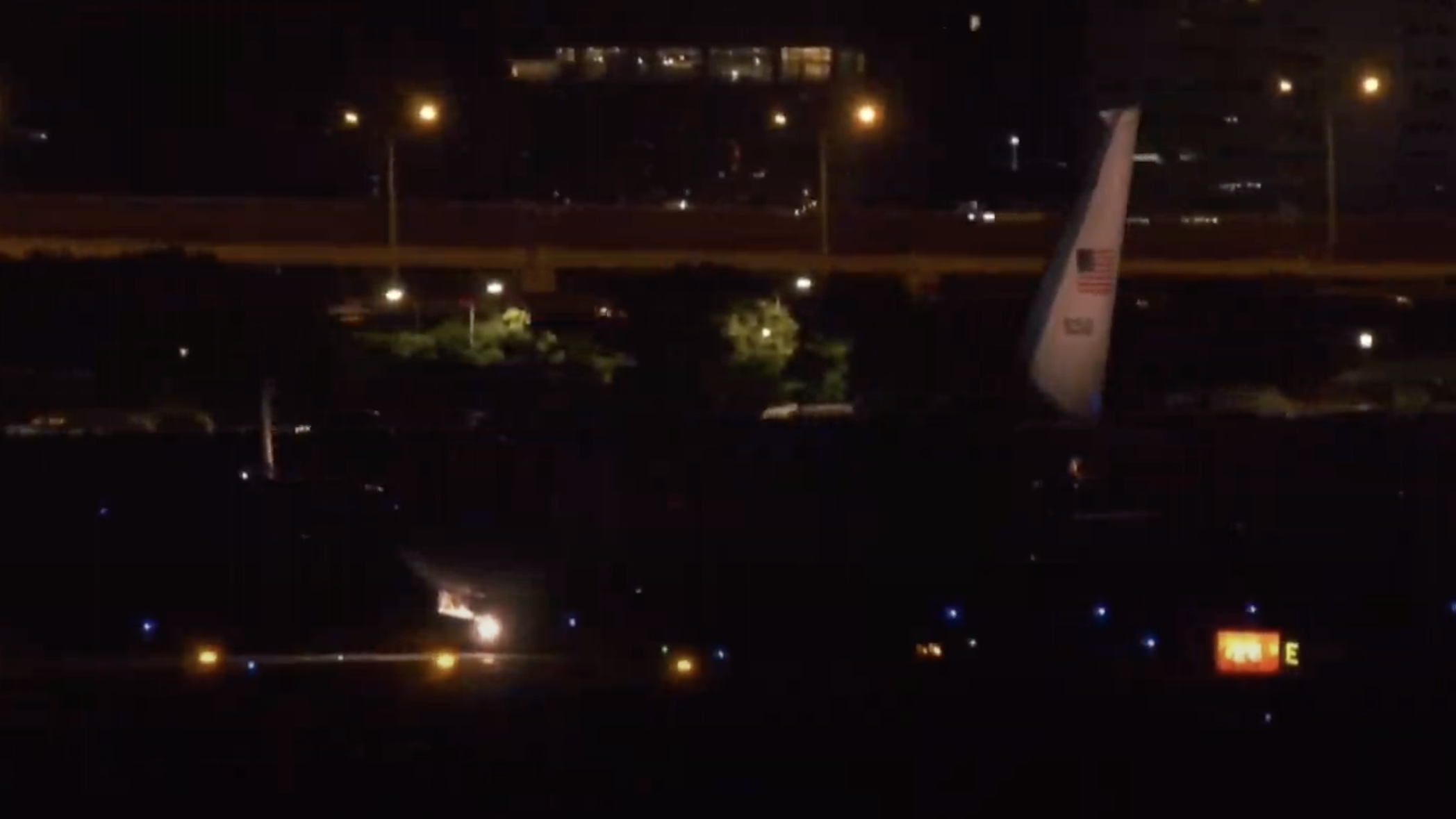 Момент приземления борта с Нэнси Пелоси на Тайване. Видео