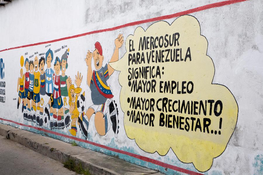 Граффити, посвященные МЕРКОСУР, на улице в Мериде, Венесуэла