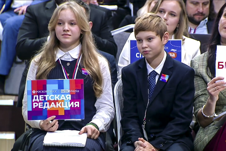 Фото: Трансляция прямой линии с президентом России Владимиром Путиным