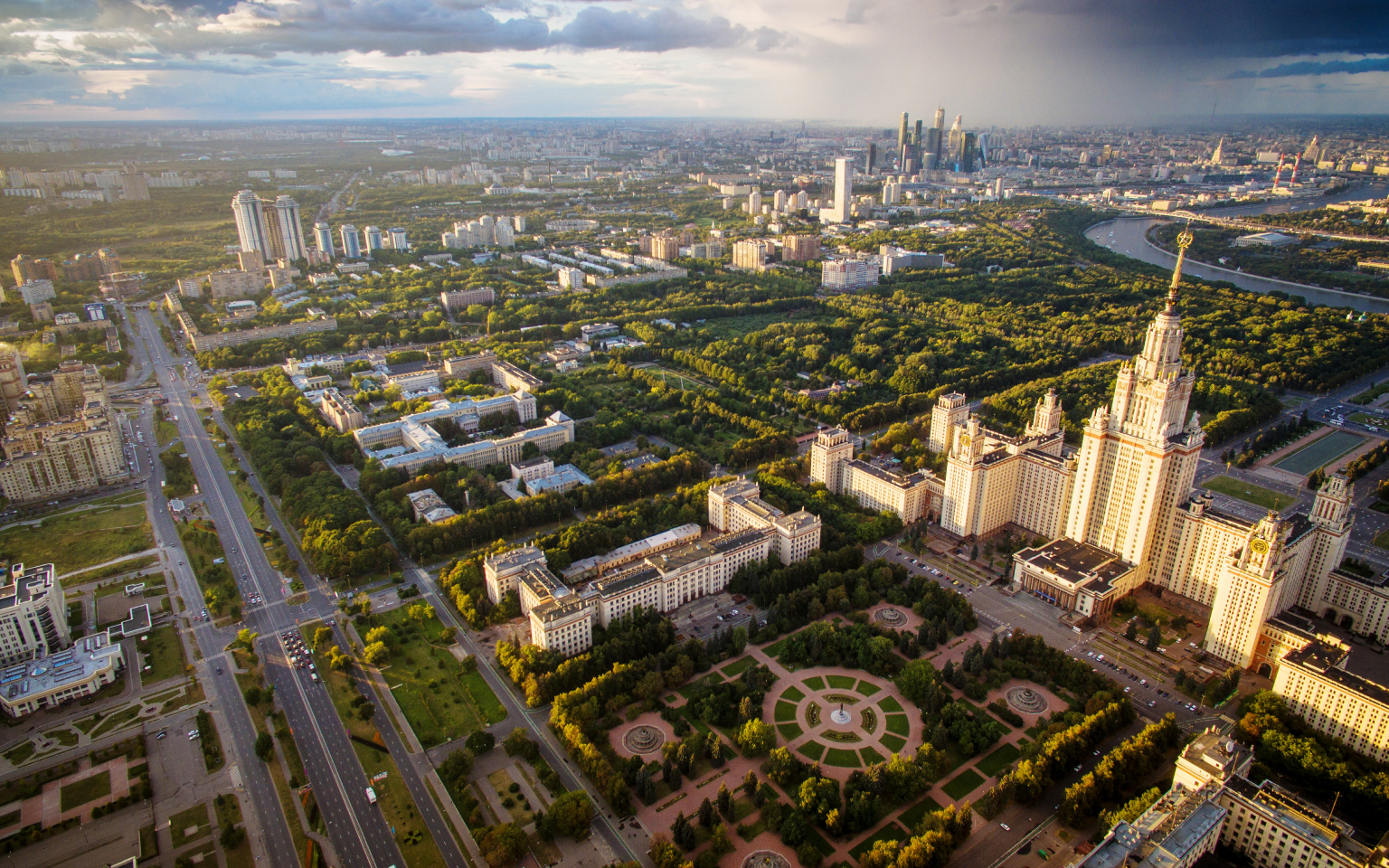 Путин передал акции Долины МГУ в собственность Москвы