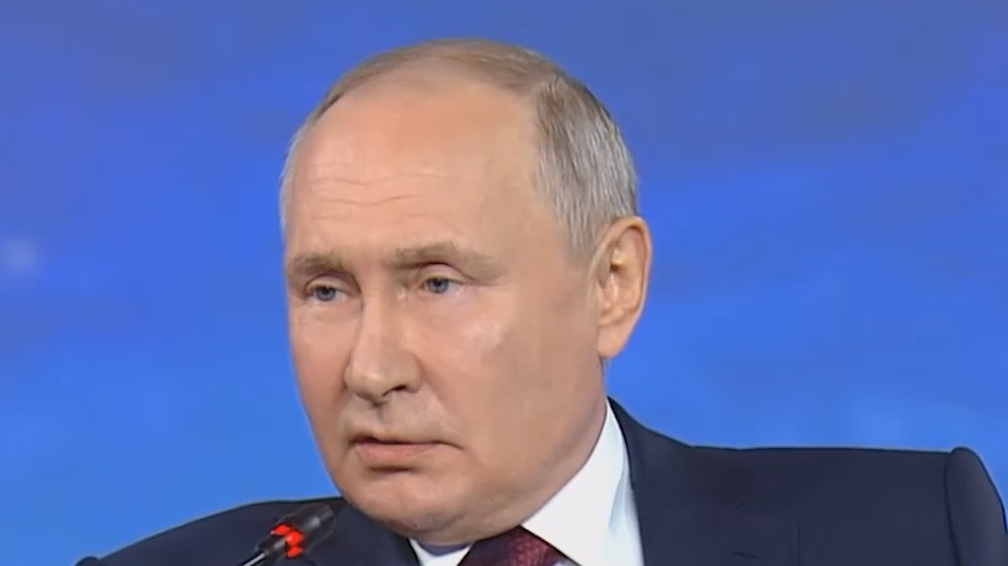 Путин фразой «вы уже попали» ответил предупреждающим о зависимости от КНР