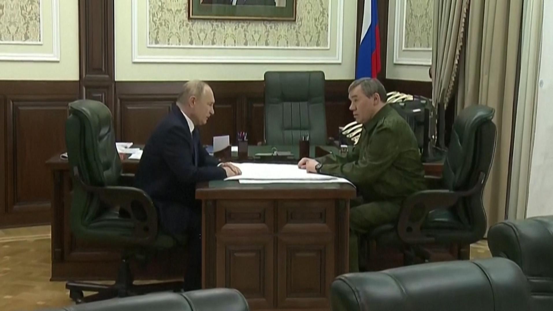 Путин посетил штаб армии в Ростове-на-Дону