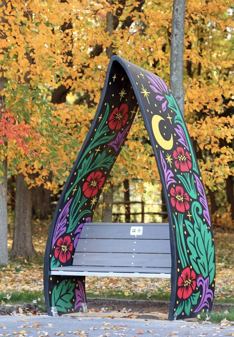 Уличная мебель, сделанная из лопастей ветряных турбин.&nbsp;