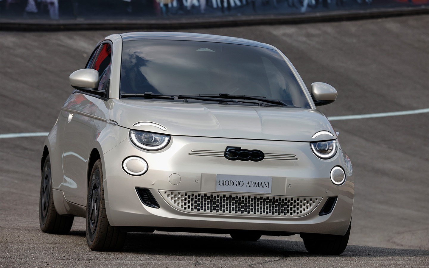 Fiat 500e Giorgio Armani Collector&#39;s Edition
