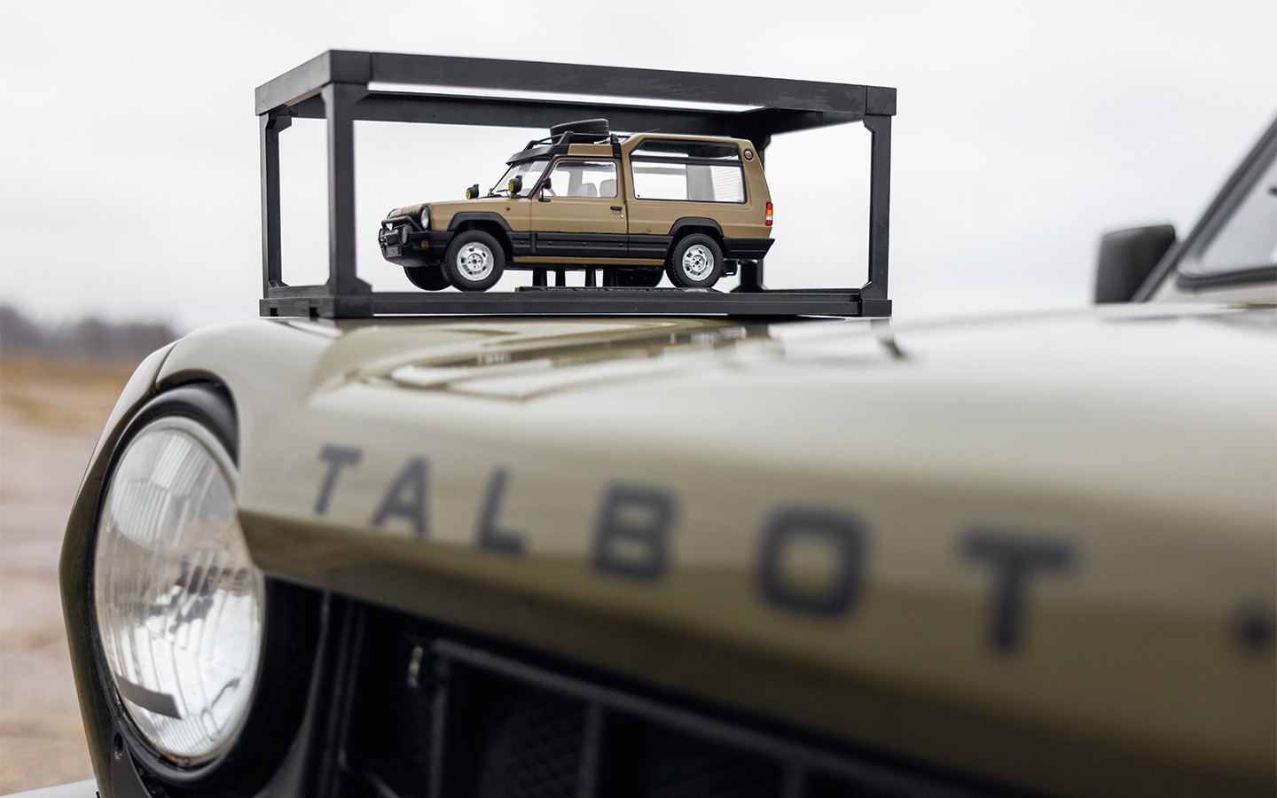 Для Rancho подготовили палитру радостных цветов. Наша знакомая от роду была сочно-зеленой, и краска сохранилась в моторном отсеке