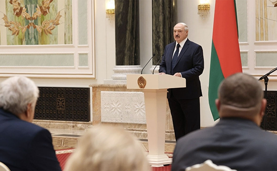 Александр Лукашенко во время встречи с работниками системы здравоохранения