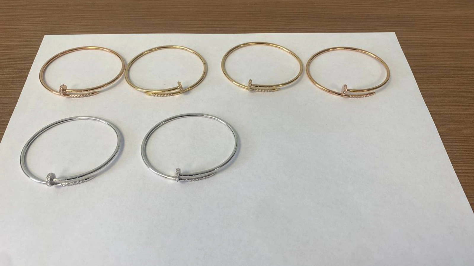 В Шереметьево задержали россиянку по подозрению в контрабанде Cartier