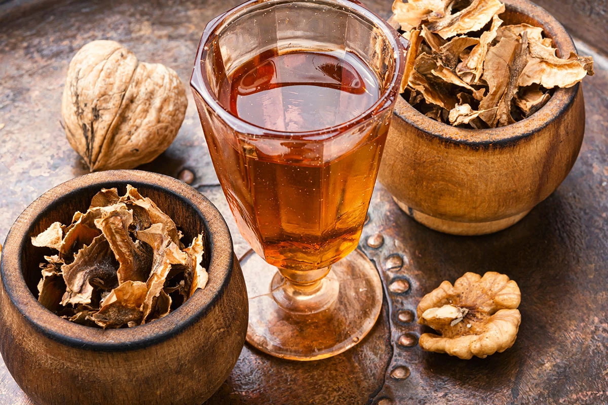 Настойка из перегородок грецкого ореха с пряностями