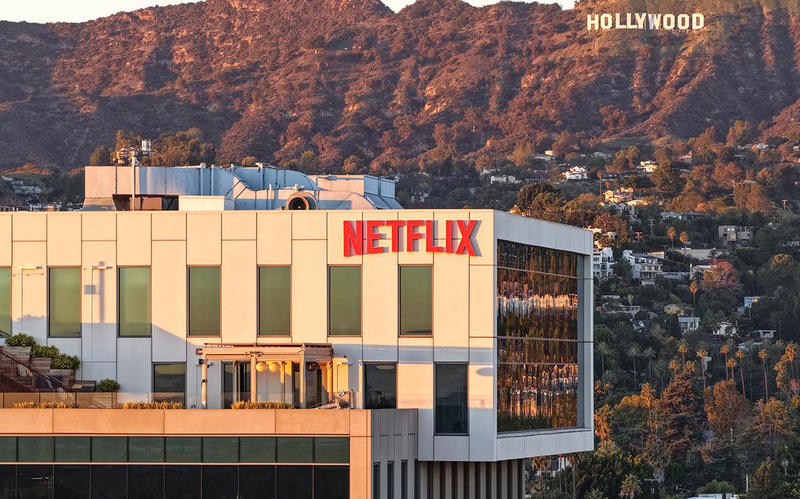 Как Netflix, Трамп и Paramount спорили за Warner Bros. Инфографика