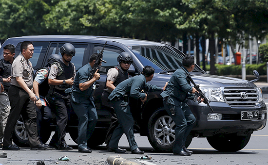 Индонезийские полицейские в&nbsp;районе происшествия