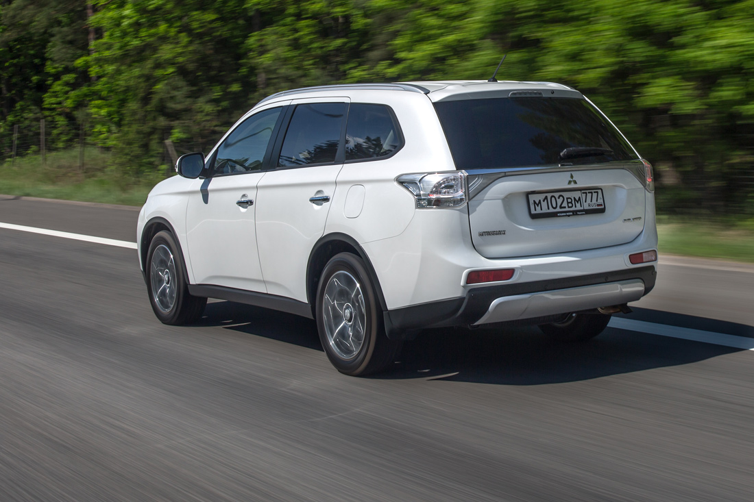 Лишняя деталь. Тест-драйв Mitsubishi Outlander :: Autonews