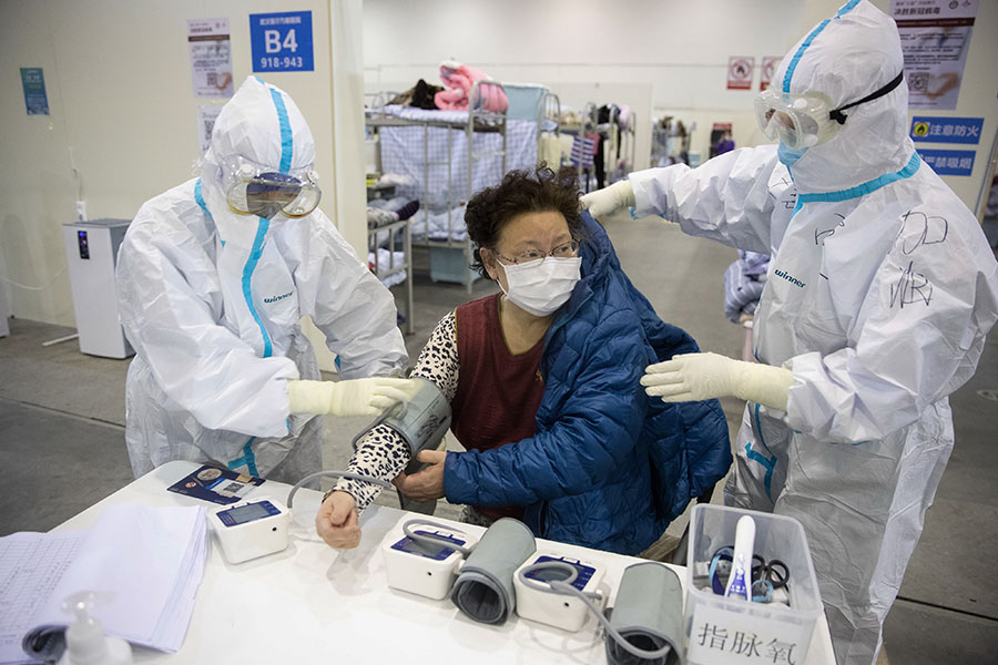 За последние сутки в Ухане было подтверждено еще 1,6 тыс. заражения вирусом. ​По данным Национальной комиссии по здравоохранению Китая, в КНР зафиксировано​ почти 73 тыс. подтвержденных случаев заболевания