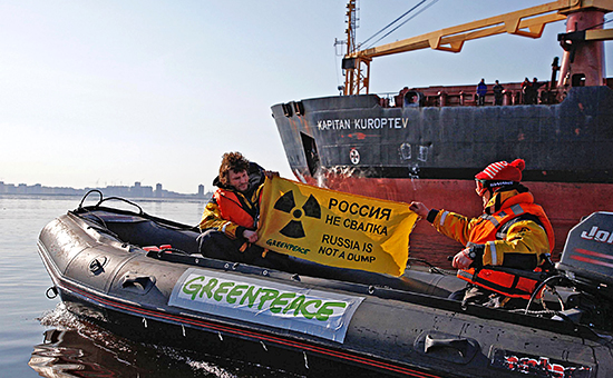Акция «Гринпис» в Санкт-Петербурге против ввоза ядерных отходов, апрель 2010 г.