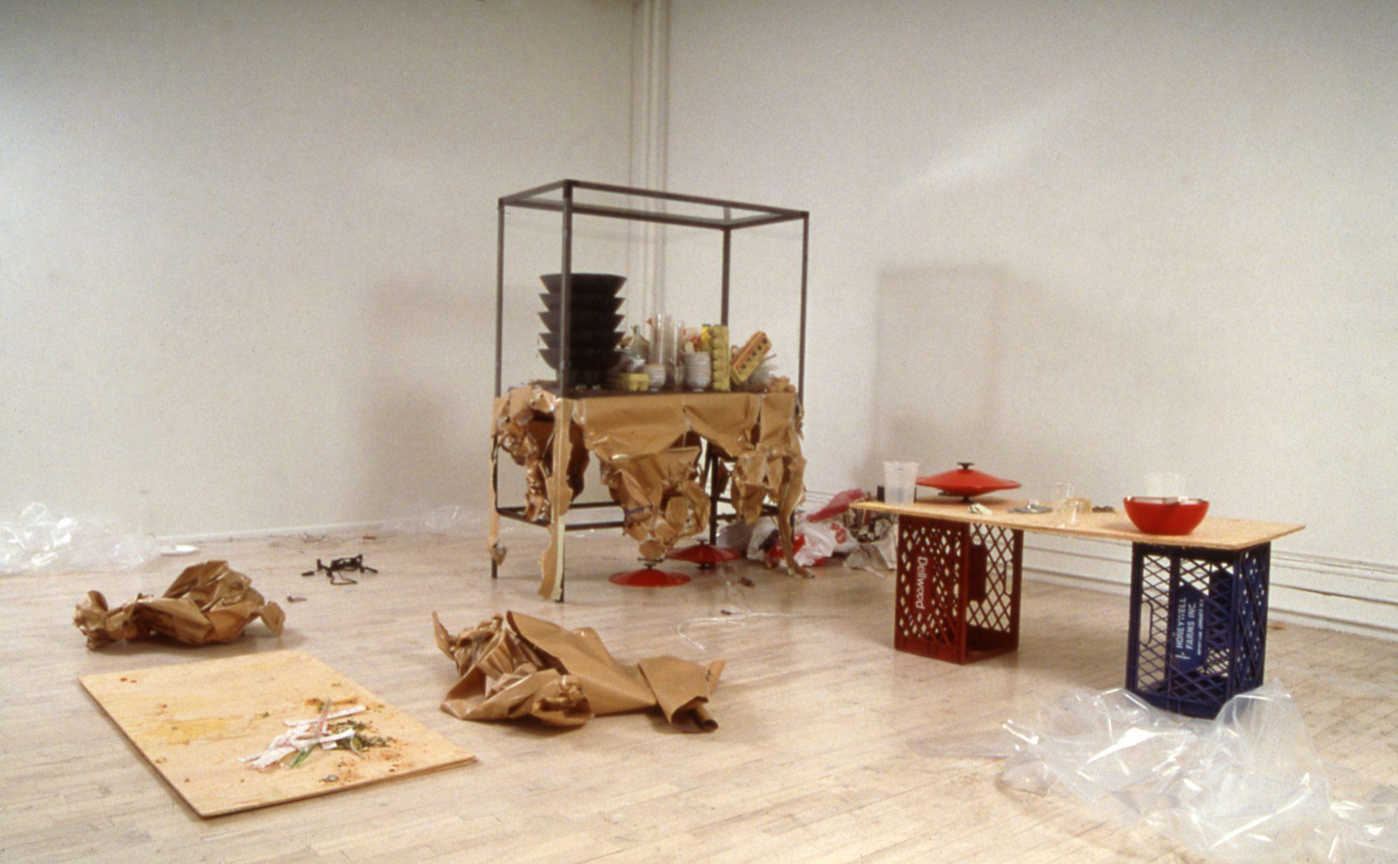 Риркрит Тиравания, без названия (пад тай), 1990.&nbsp;Смешанная техника. Инсталляция, Project Room, Paula Allen Gallery, Нью-Йорк