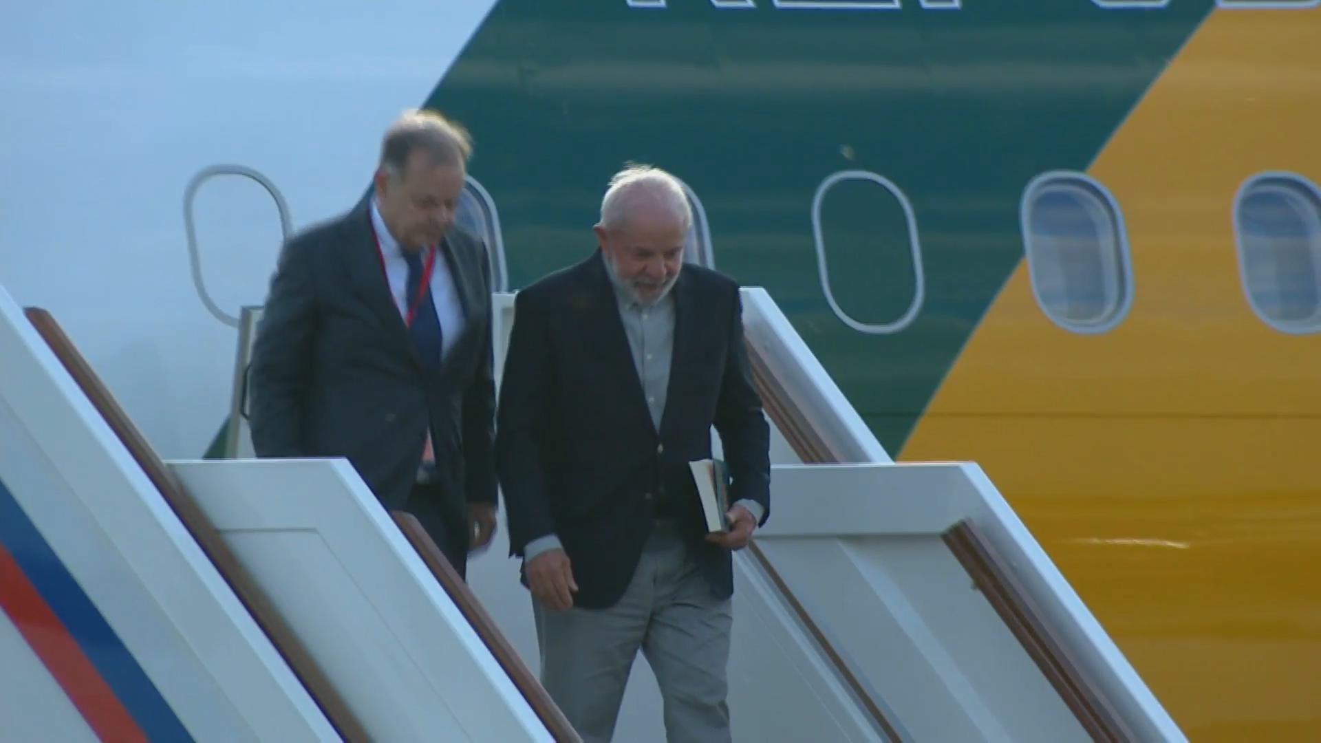 Бразильский президент Лула да Силва прилетел в Россию