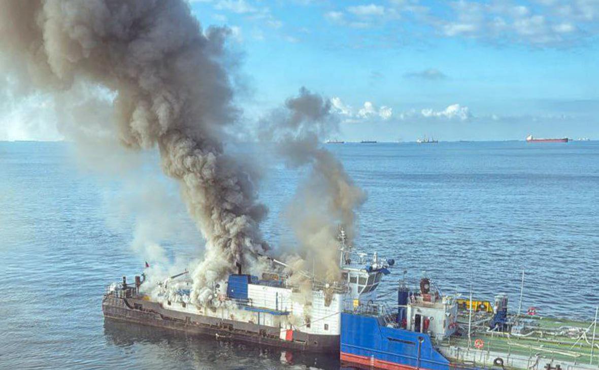 В порту Кавказ в Керченском проливе загорелся буксир