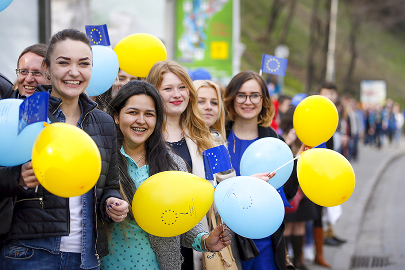 Студенческий флешмоб в Киеве преддверии референдума в Нидерландах, 5 апреля 2016 года