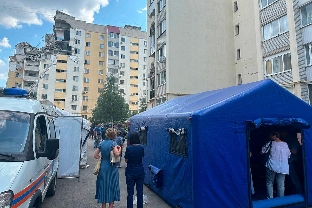 Последствия взрыва в жилом доме в Саратове. 25.07.2025