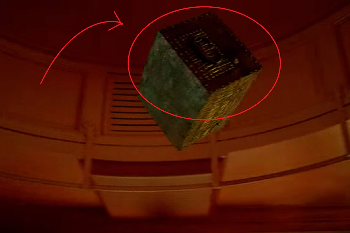 А затем сундук крутится в воздухе по часовой стрелке