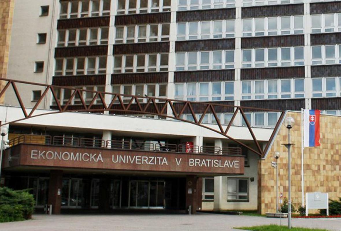 Фото: Экономический университет в Братиславе