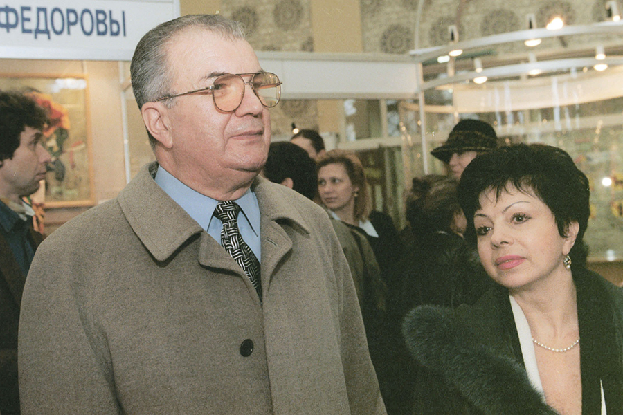 Эмиль Кио с супругой Иолантой Ольховиковой &nbsp;цирковой артисткой в шестом поколении. Вместе женой в 2011 году Кио выпустил книгу &laquo;Эмиль КИО Иоланта&raquo; о жизни двух династий.