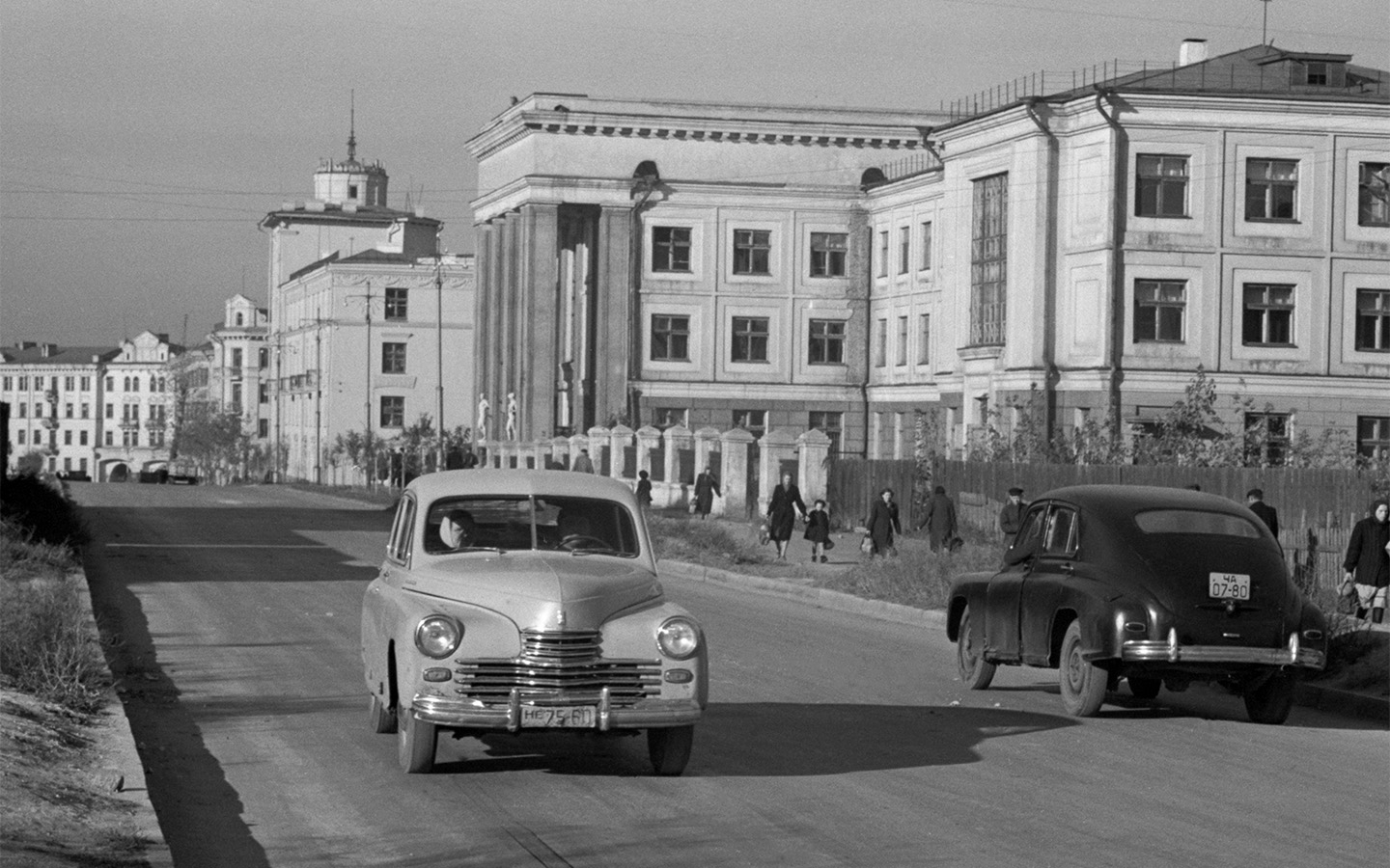 Два типоразмера номеров: линейный (однорядный) &mdash; для установки спереди, и квадратный (двухрядный) &mdash; для установки сзади