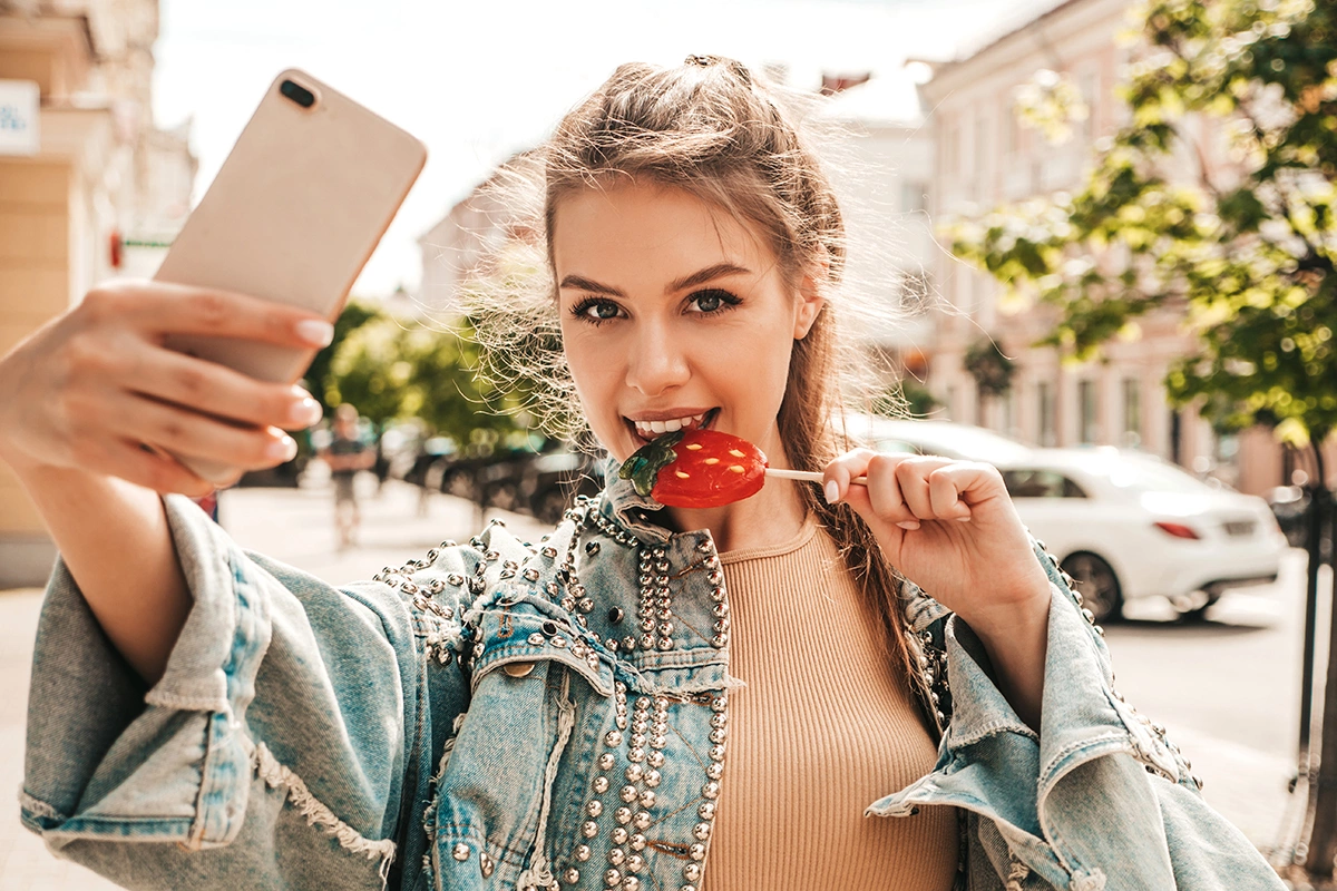 Всемирный доклад о счастье 2024 года показал, что у людей, которые чаще делятся едой, ниже уровень негативных эмоций