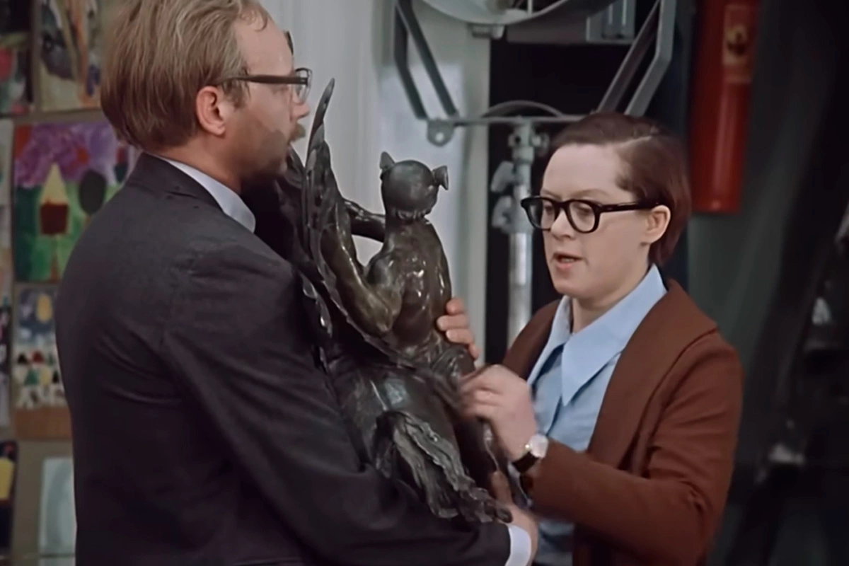 Кадр из фильма «Служебный роман», режиссер Эльдар Рязанов, 1977 год