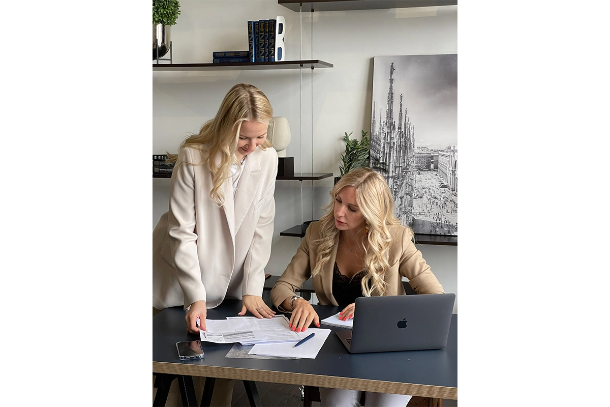 Марина Егорова с ассистентом