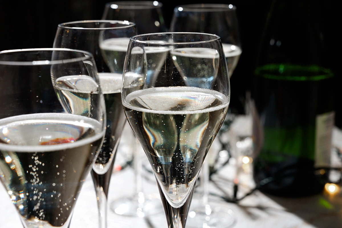 Шампанское и другие пузыри: как выбрать игристое на Новый год