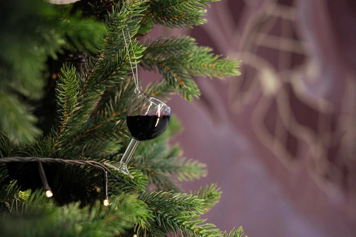 Как российские виноделы украсили свои елки